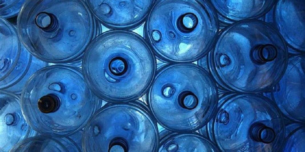 Neden 20 litre olmadığını öğrendik, peki kulp neden yok? İşte damacana tasarımının ardındaki gerekçe... 3